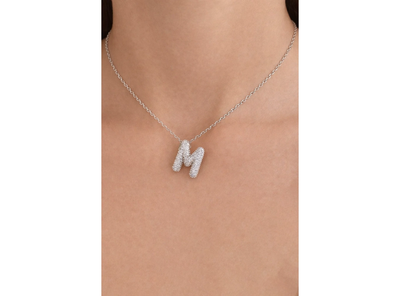 Gümüş Renk M Harf Taş Detaylı Çelik Kolye