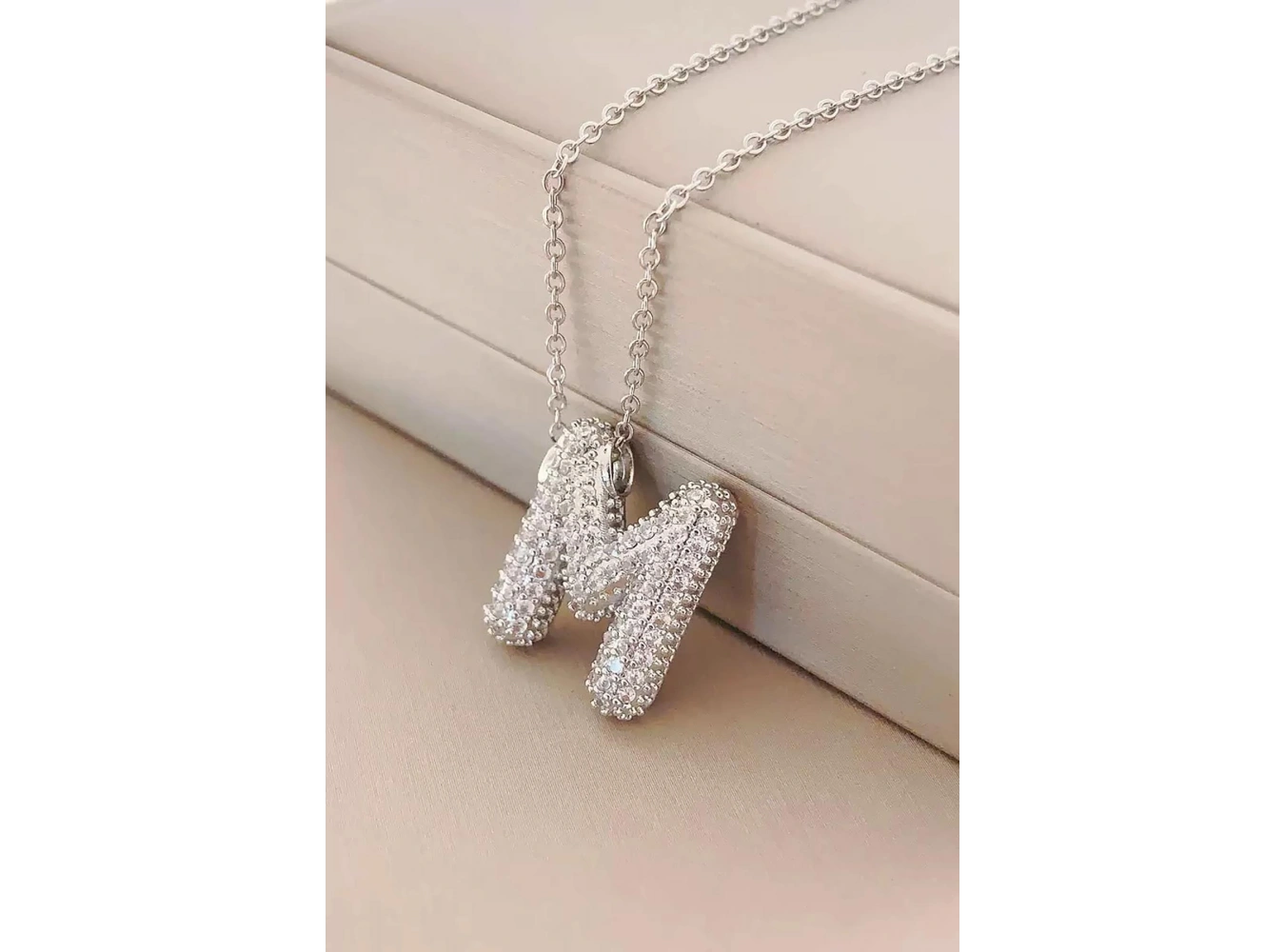 Gümüş Renk M Harf Taş Detaylı Çelik Kolye