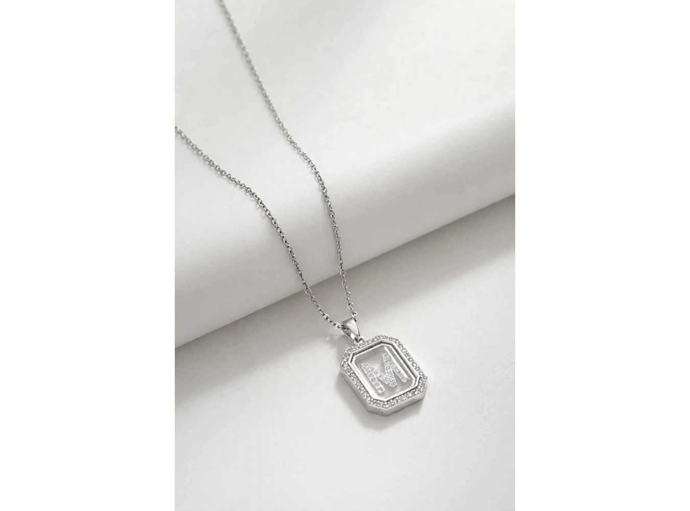 Gümüş Renk M Harf Taş Detaylı Çelik Kolye