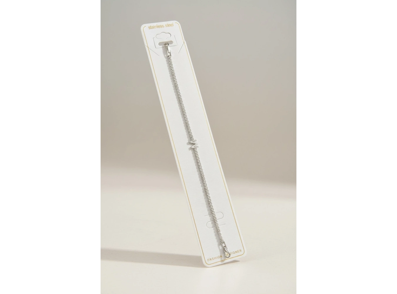 Gümüş Renk M Harfli Taş Detaylı Çelik Bileklik