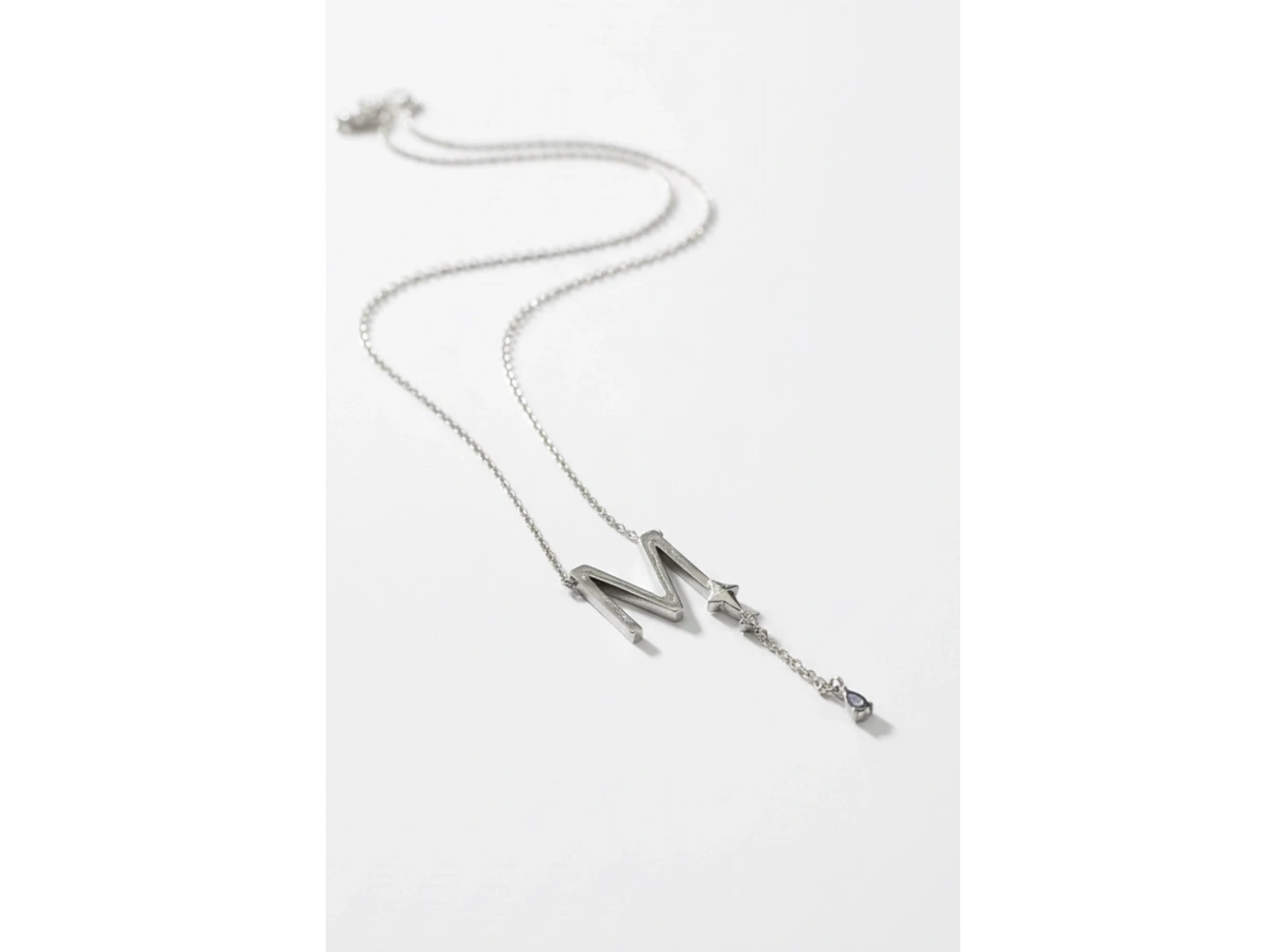 Gümüş  Renk M Harfli Taş Detaylı Çelik Kolye