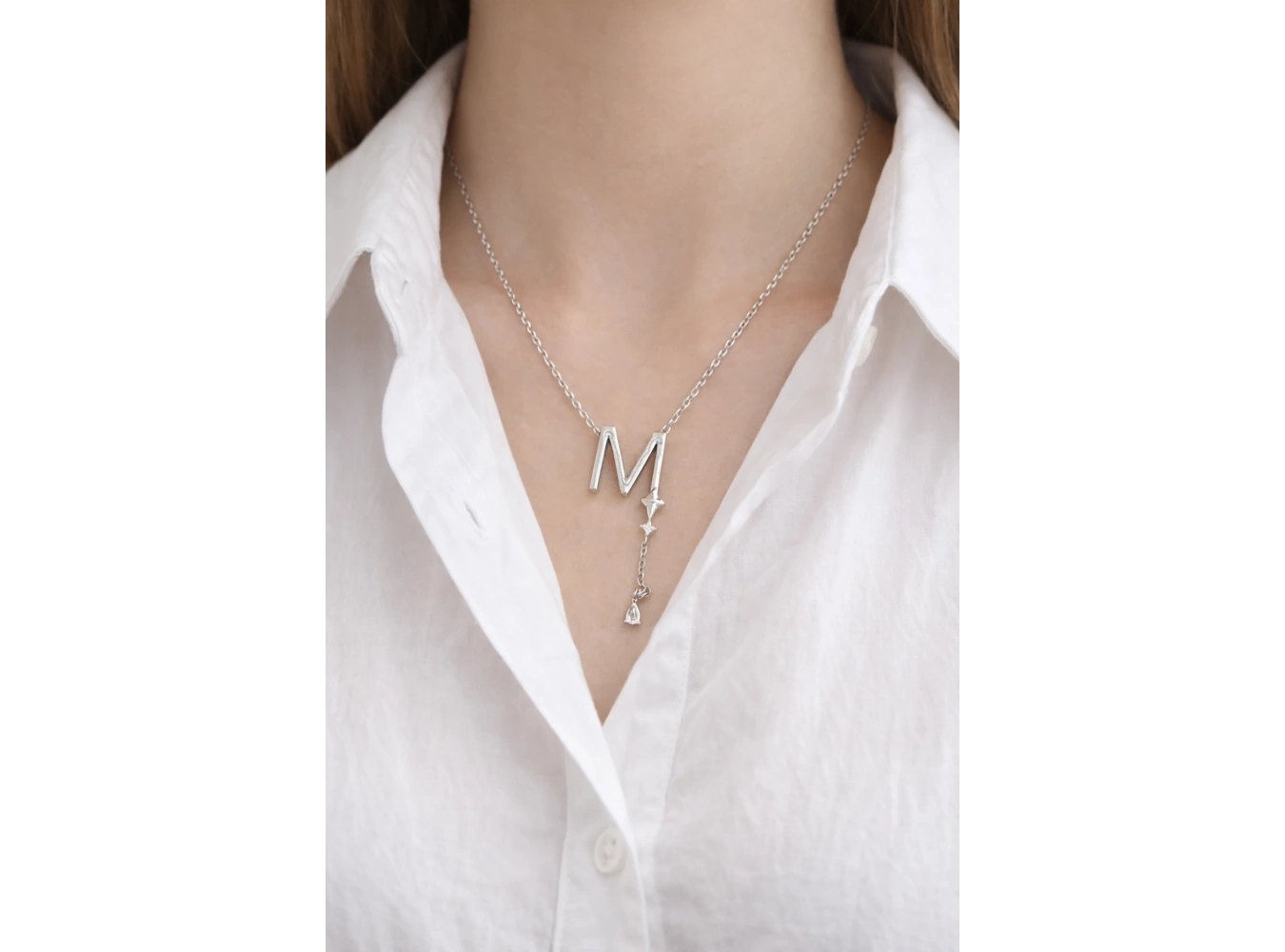 Gümüş  Renk M Harfli Taş Detaylı Çelik Kolye