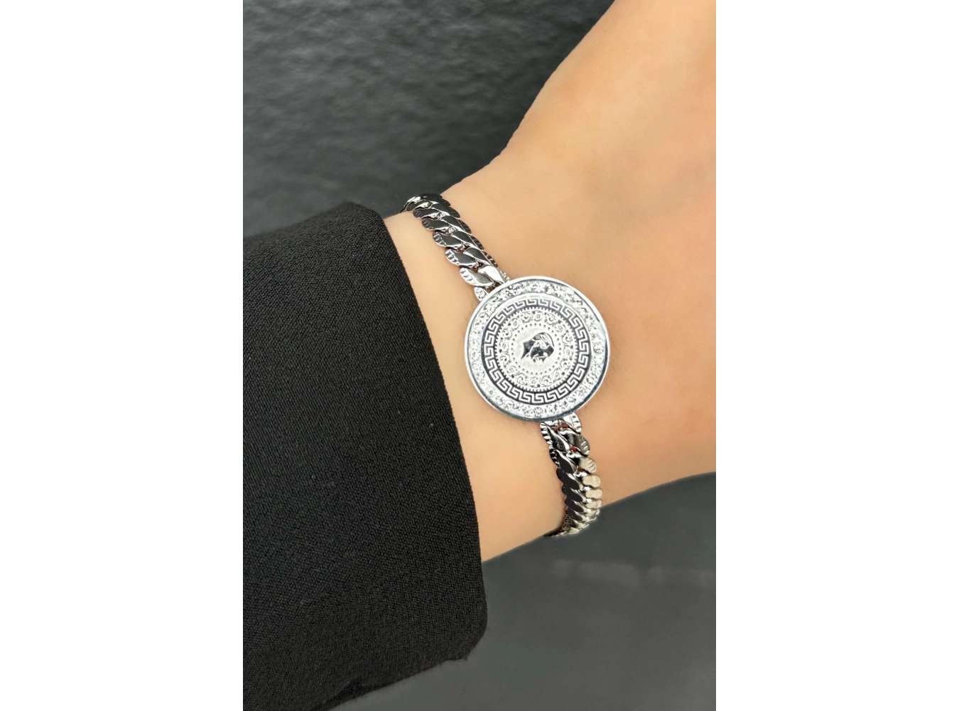 Gümüş Renk Madalyon Detaylı Çelik Bileklik