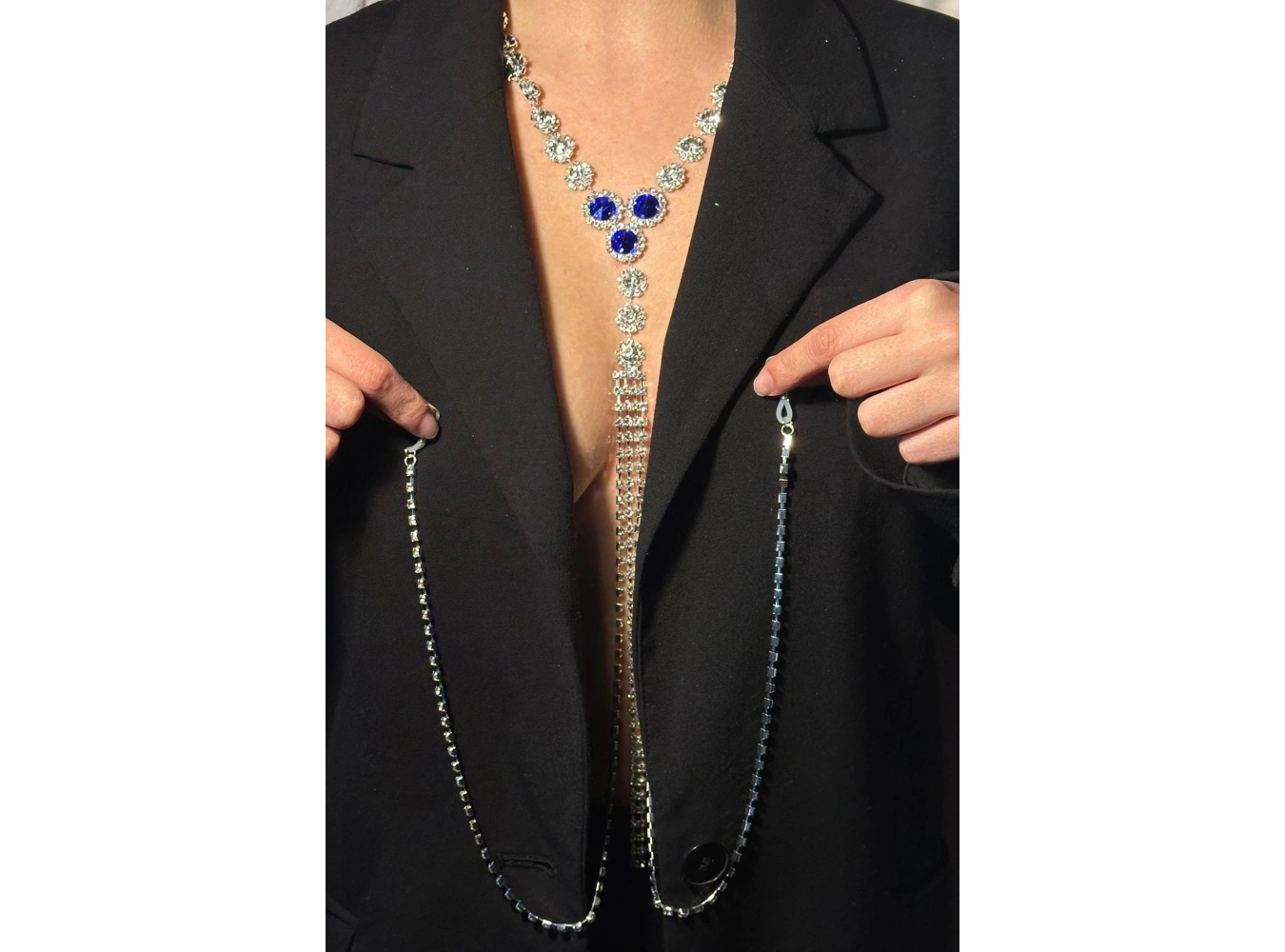 Gümüş Renk Mavi Taş Detaylı Vücut Aksesuarı