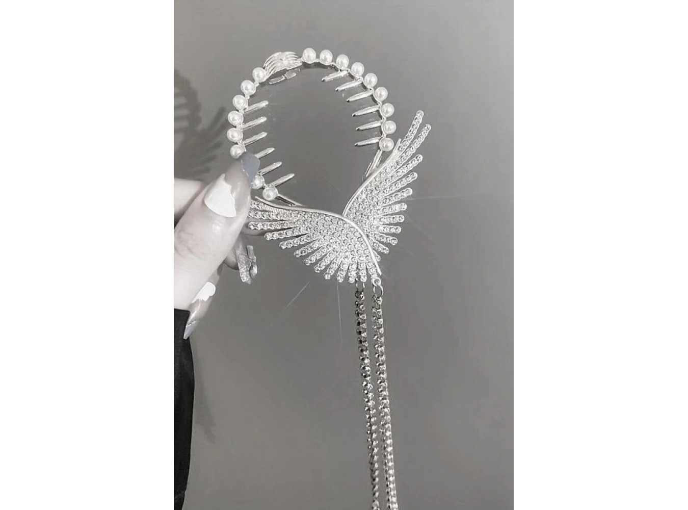 Gümüş Renk Melek Kanadı Figürlü İnci Ve Taş Detaylı Topuz Toka