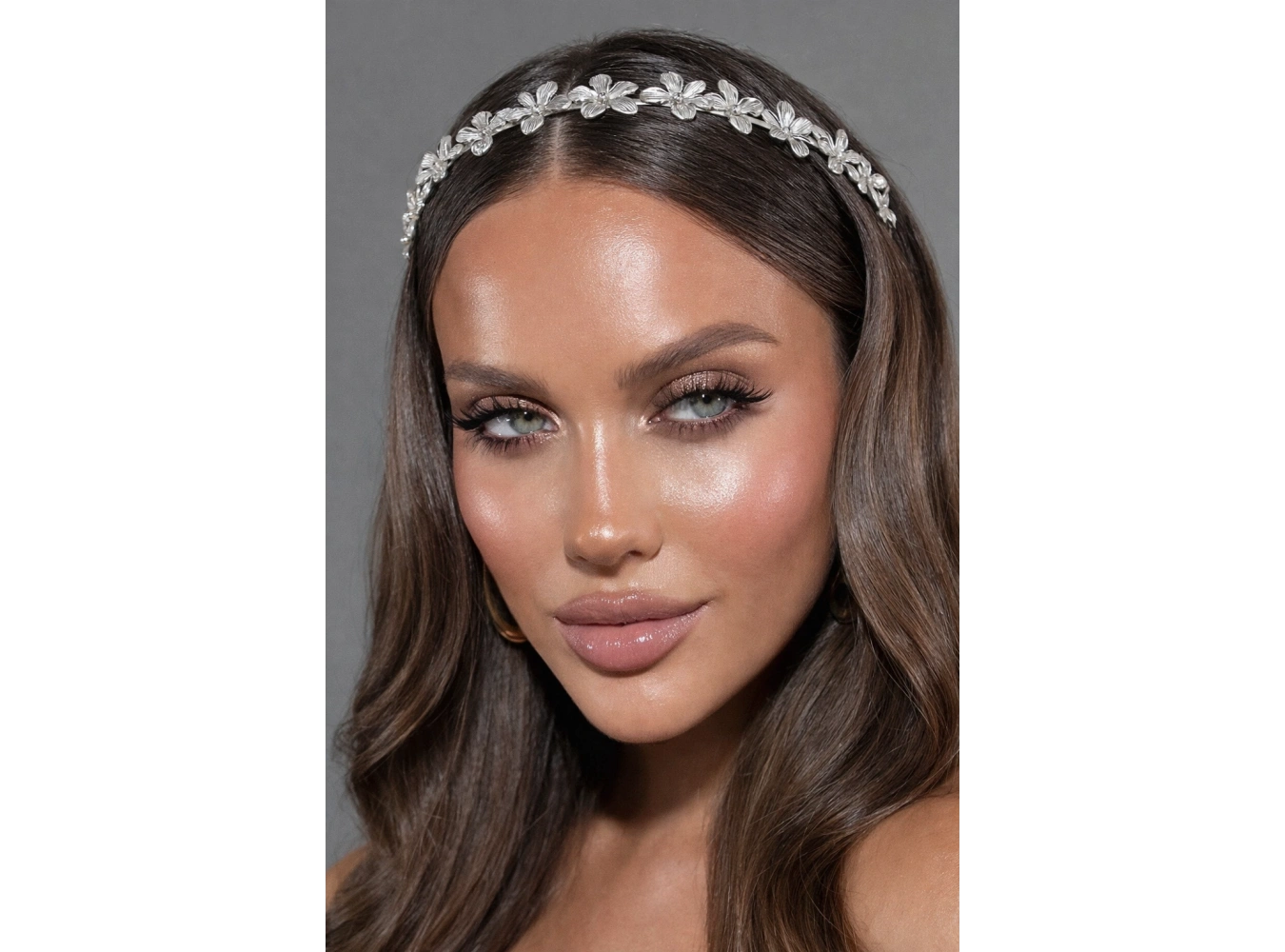 Gümüş Renk Metal Çiçek Figürlü Taç