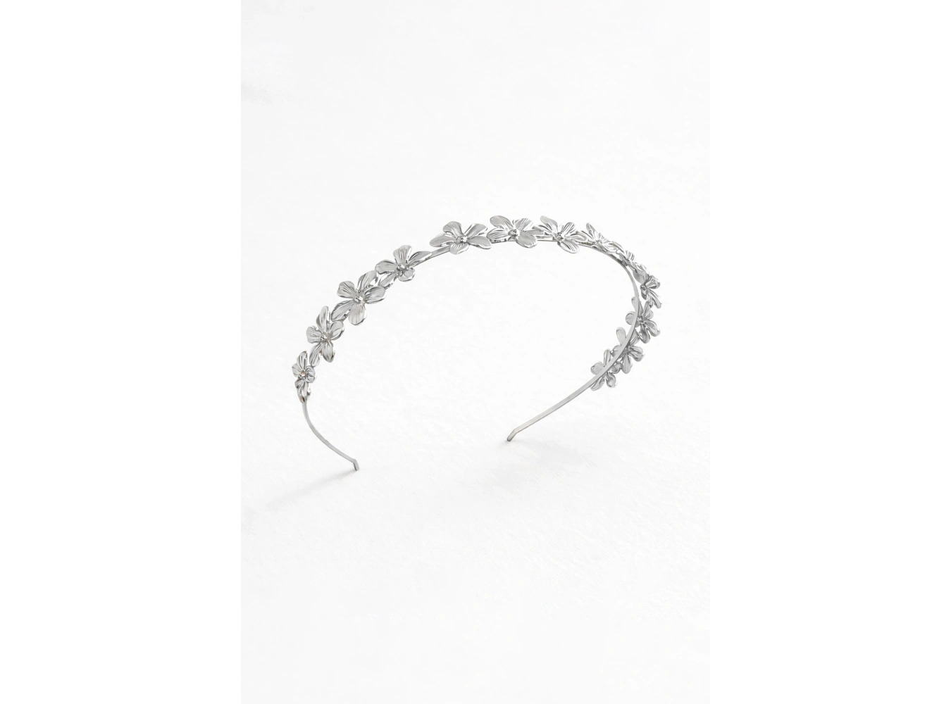 Gümüş Renk Metal Çiçek Figürlü Taç