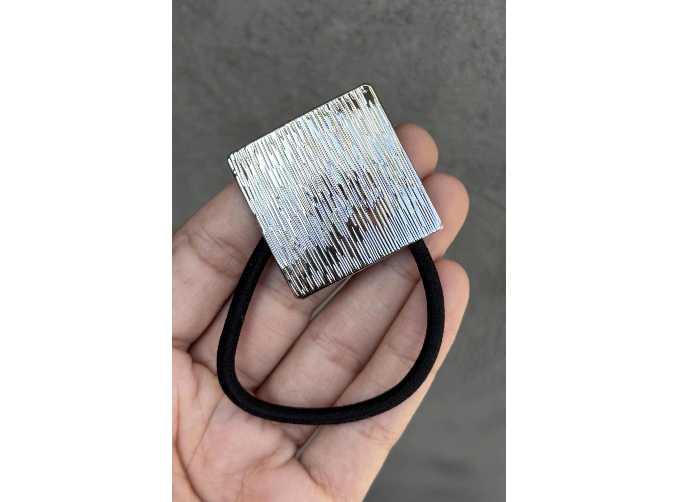 Gümüş Renk Metal Detaylı Lastik Toka