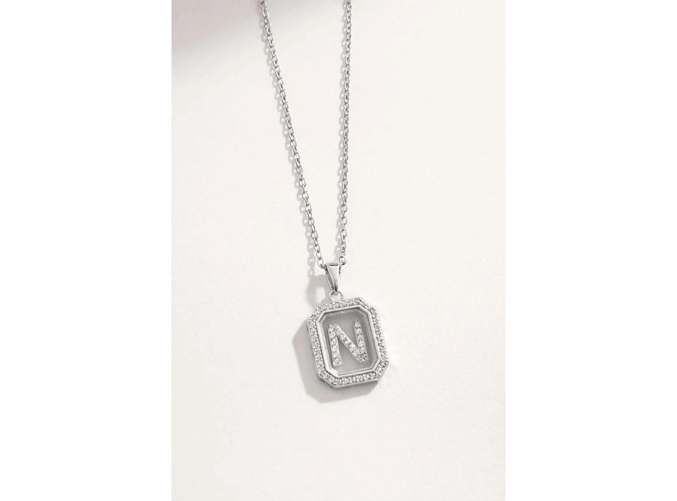 Gümüş Renk N Harf Taş Detaylı Çelik Kolye