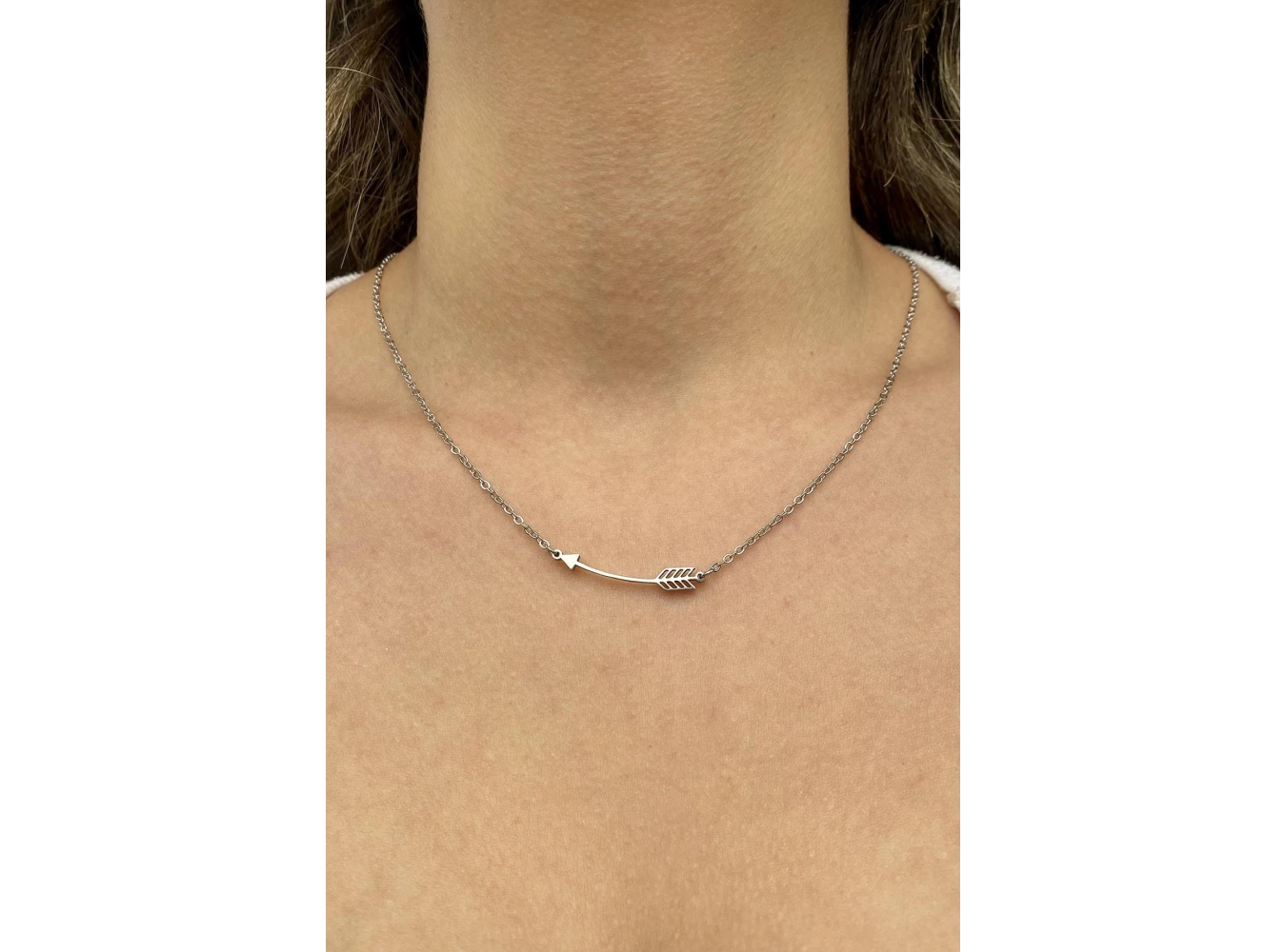 Gümüş Renk Ok Figürlü Çelik Kolye