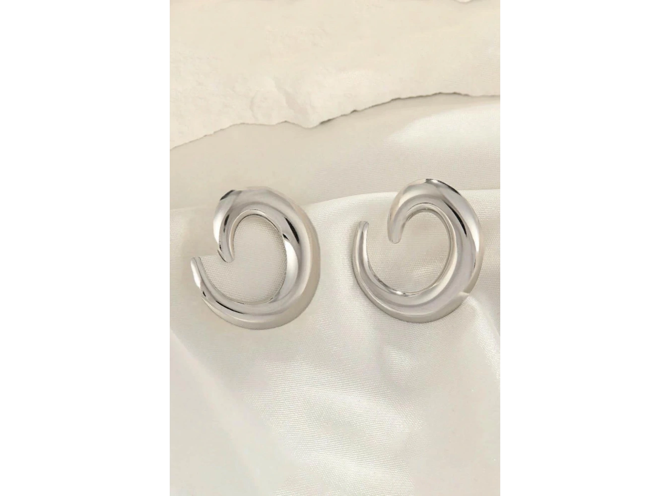 Gümüş Renk Oval Çelik Küpe (Çift)