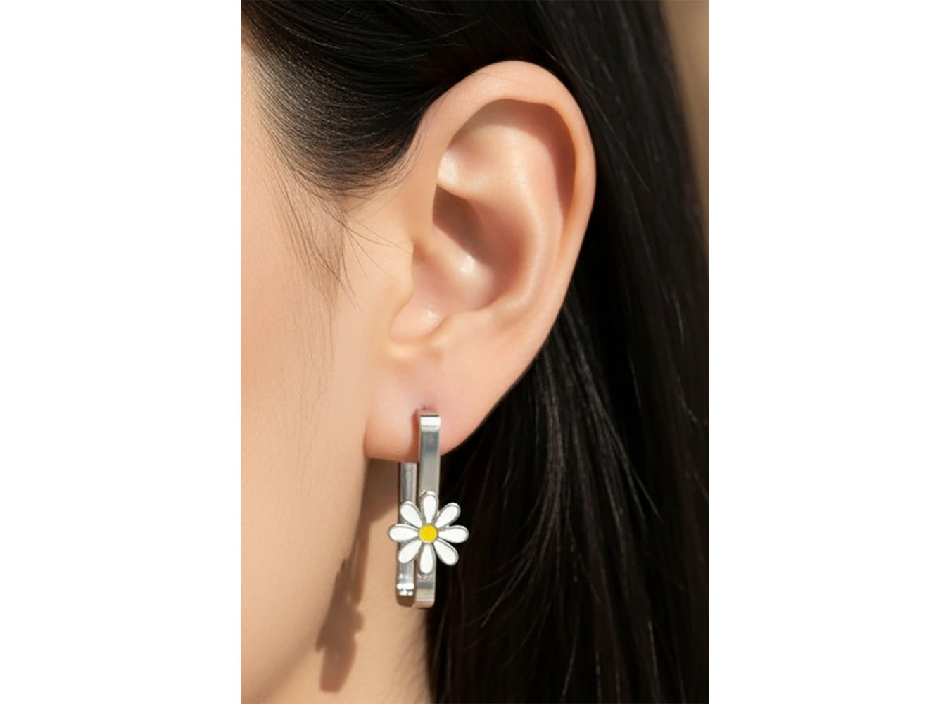 Gümüş Renk Papatya Figürlü Çelik Küpe (Çift)