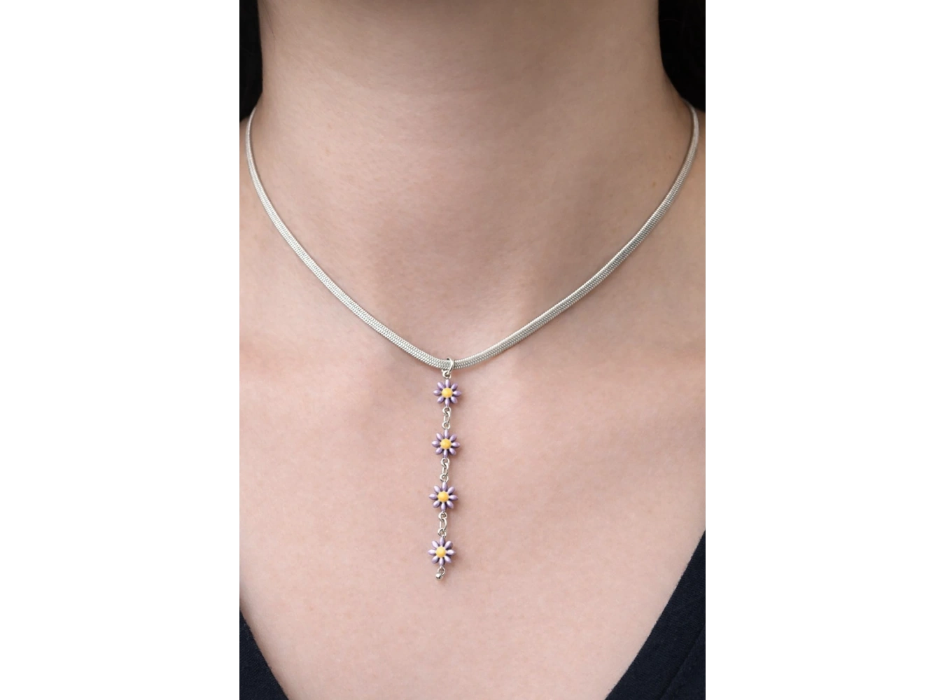 Gümüş Renk Papatya Figürlü İtalyan Zincir Detaylı Çelik Kolye