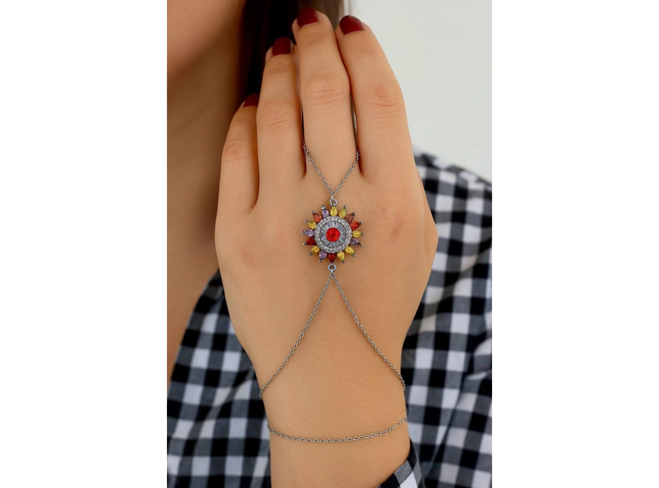 Gümüş Renk Papatya Figürlü Taş Taş Detaylı Çelik Şahmeran