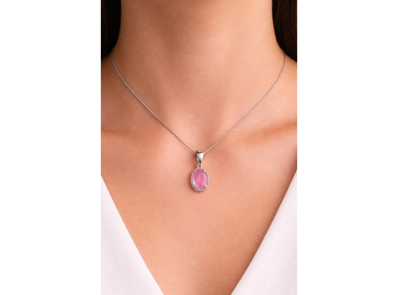 Gümüş Renk Pembe Taş Detaylı Çelik Kolye