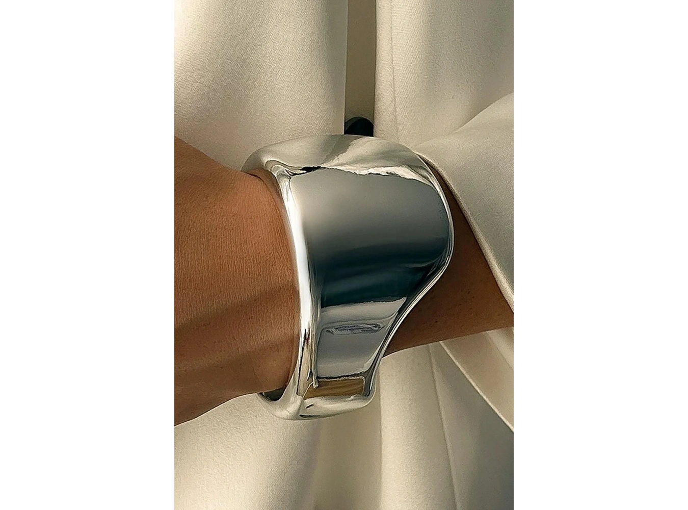 Gümüş Renk Plaka Kelepçe Bileklik