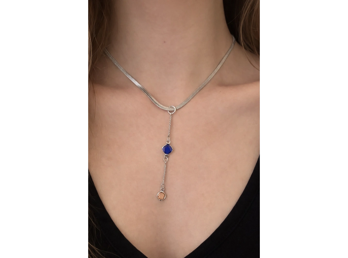 Gümüş Renk Renkli Taş Detaylı Çelik Kolye