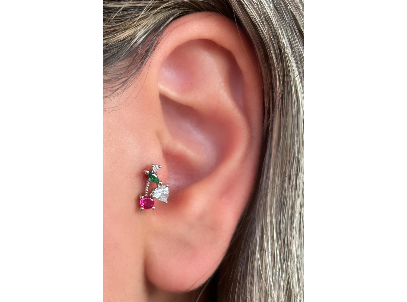 Gümüş Renk Renkli Taş Detaylı Çelik Tragus/Kıkırdak Küpe/Piercing (Tek)