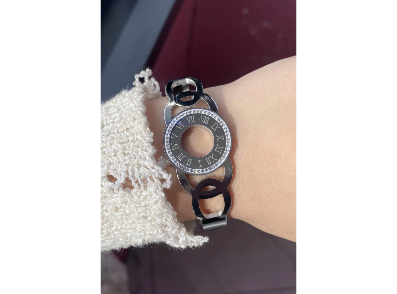 Gümüş Renk Romen Rakamlı Taşlı Çelik Bileklik