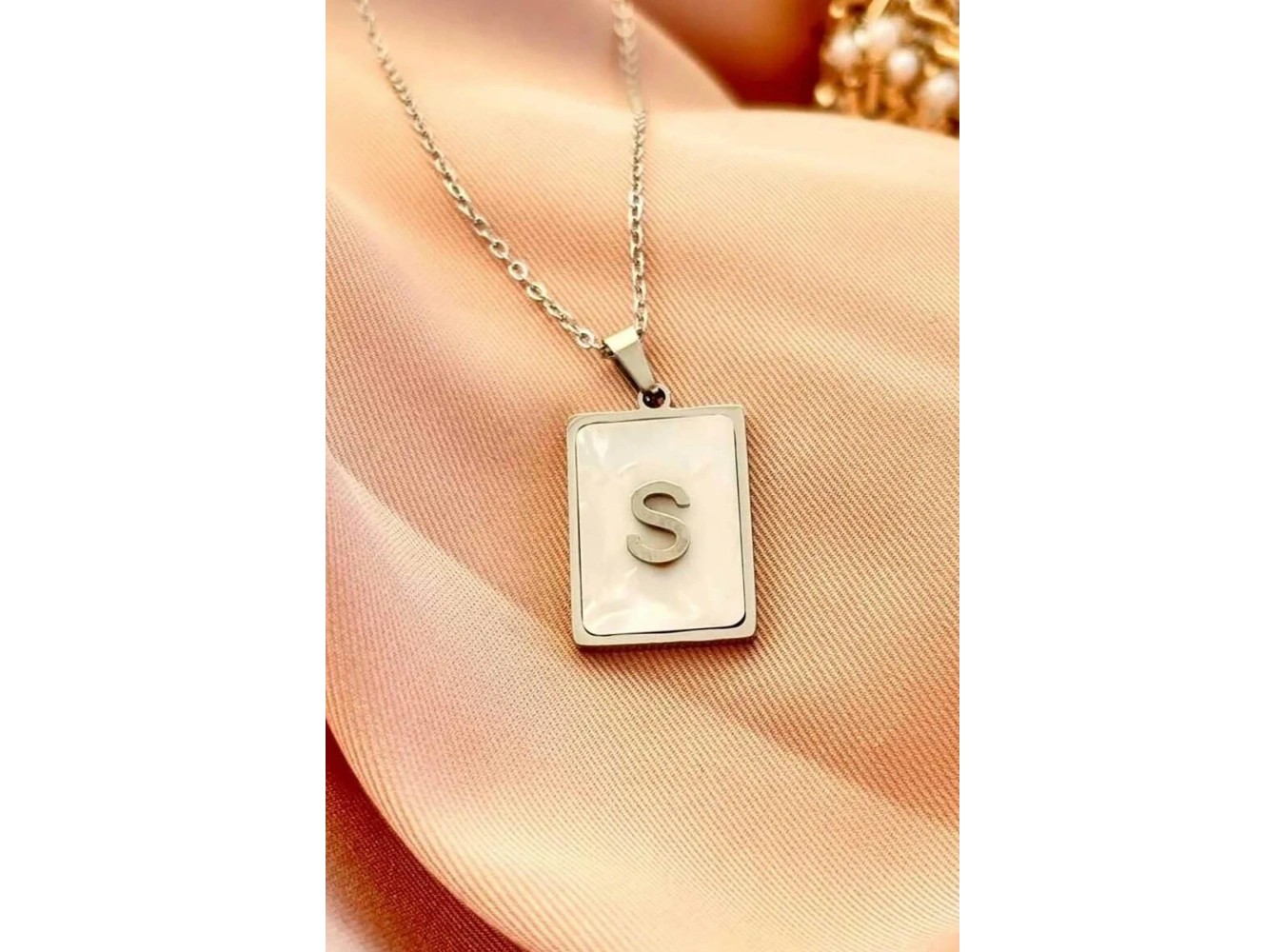 Gümüş Renk S Harf Çelik Kolye