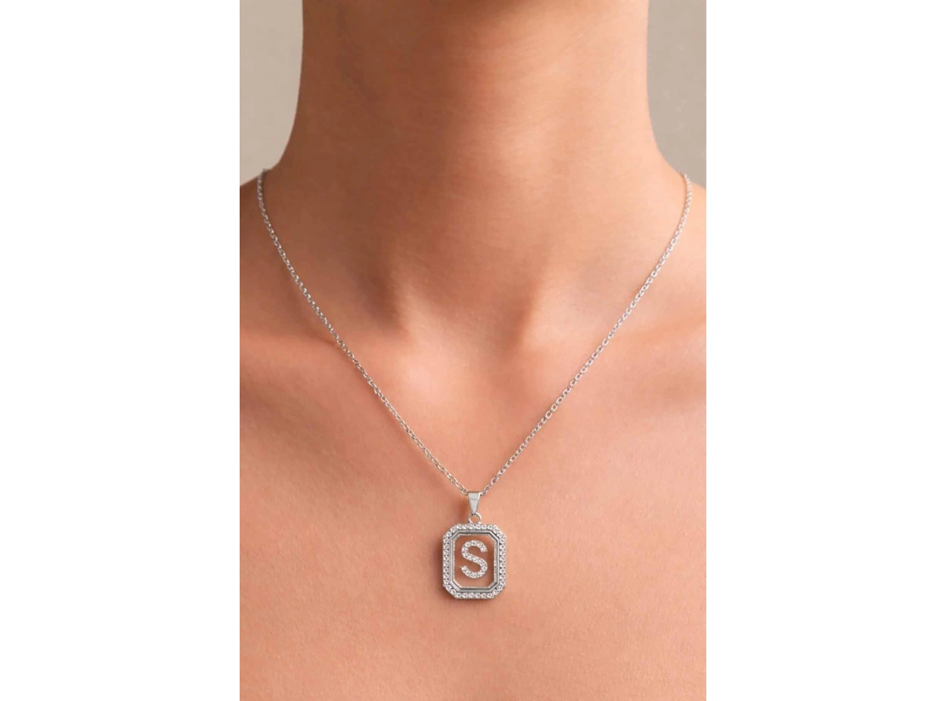 Gümüş Renk S Harf Taş Detaylı Çelik Kolye