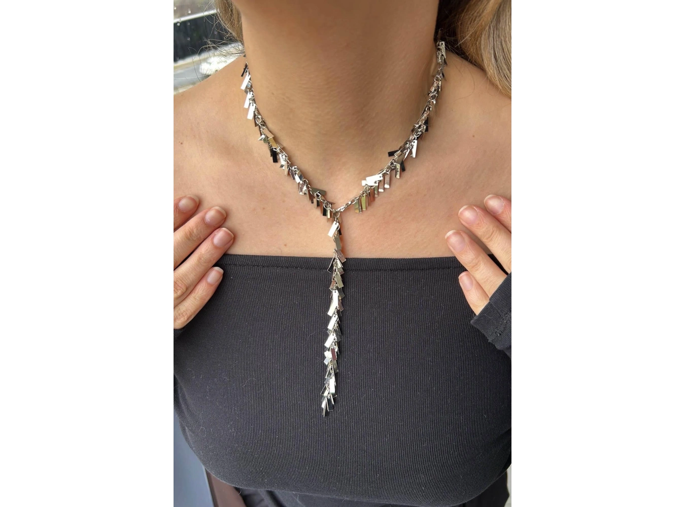 Gümüş Renk Saçaklı Çelik Y Kolye