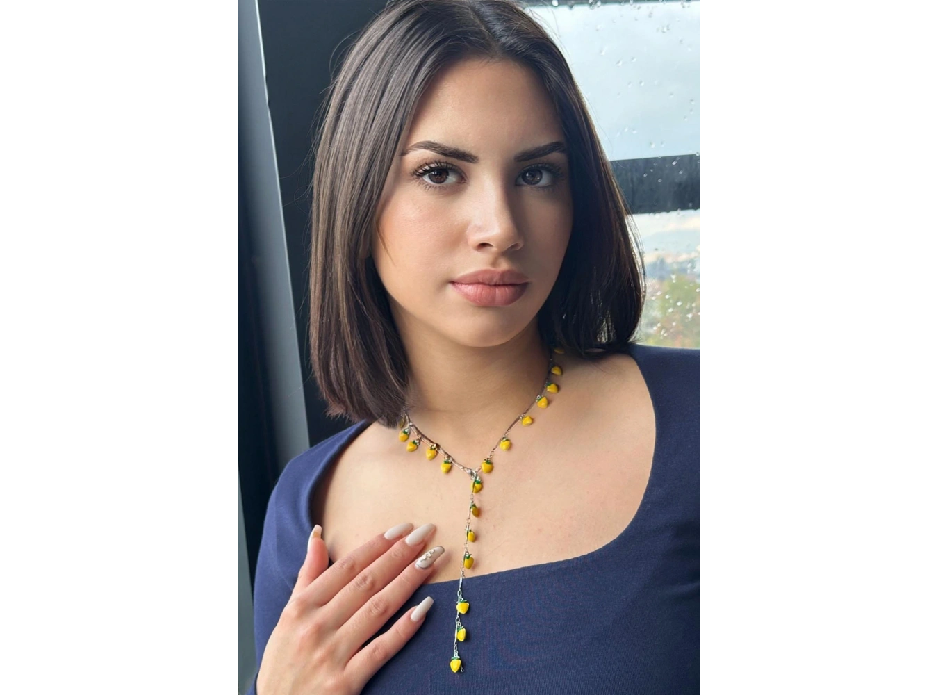 Gümüş Renk Sarı Kalp Figürlü Çelik Y Kolye