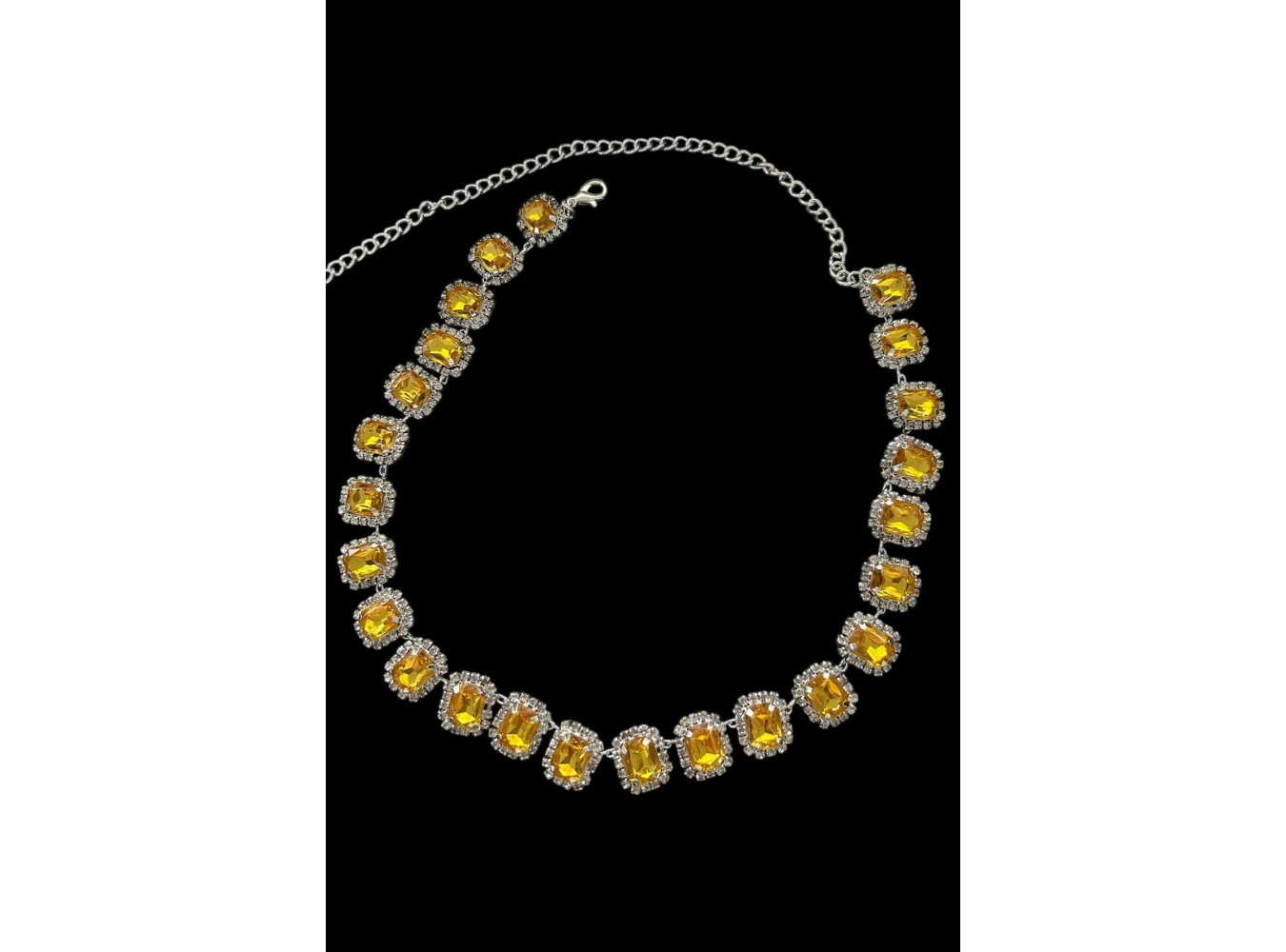 Gümüş Renk Sarı Taş Detaylı Tasarım Abiye Kolye