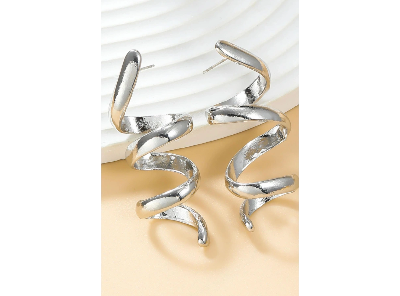 Gümüş Renk Sarmal Çelik Küpe (Çift)