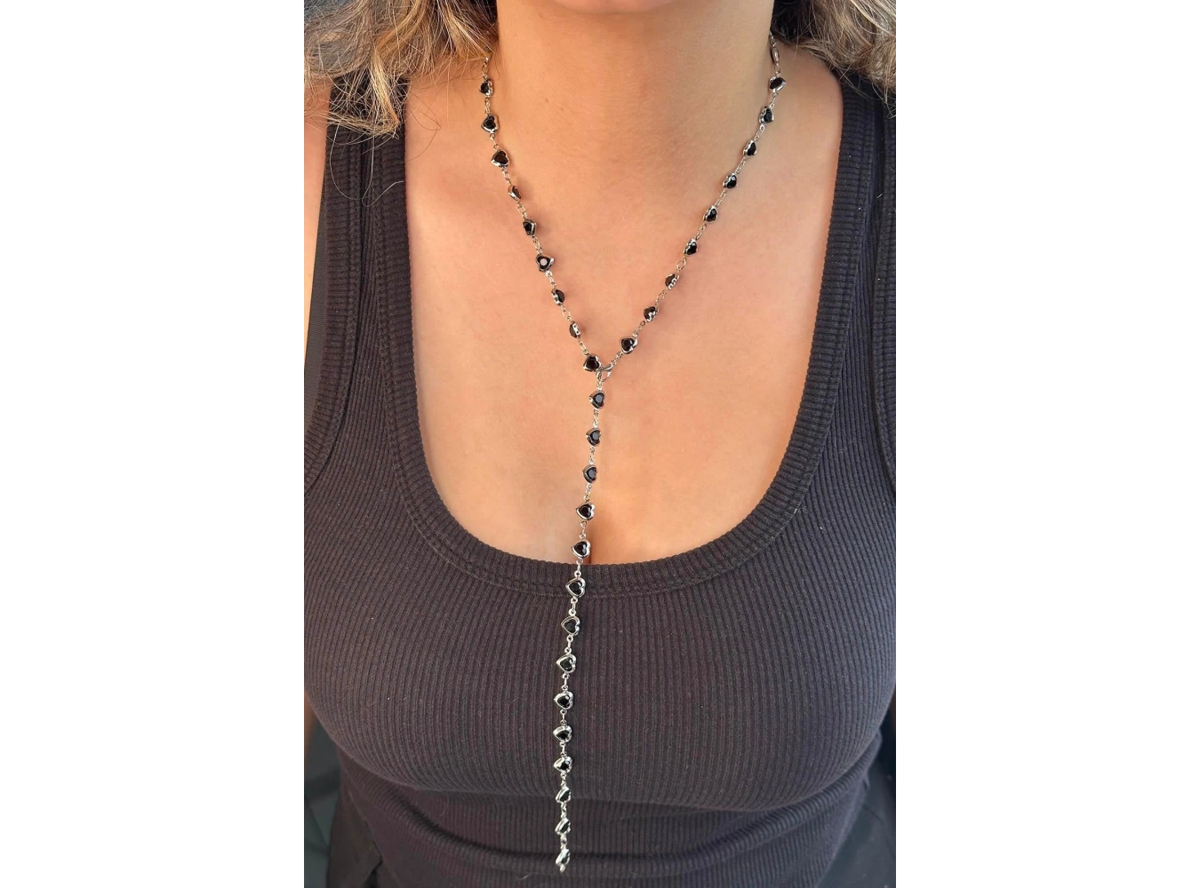 Gümüş Renk Siyah Kalp Figürlü Taş Detaylı Çelik Y Kolye