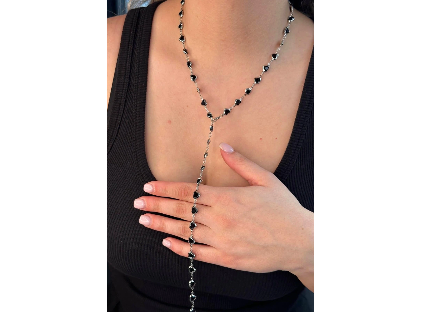 Gümüş Renk Siyah Kalp Figürlü Taş Detaylı Çelik Y Kolye