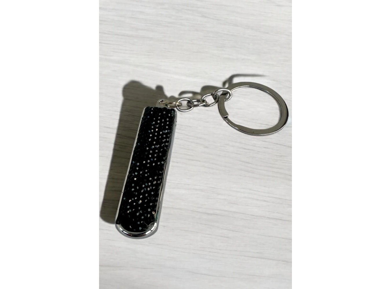Gümüş Renk Siyah Taş Detaylı Tırnak Makaslı Anahtarlık