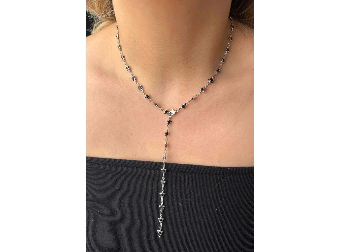 Gümüş Renk Siyah Taşlı Yıldız Figürlü Çelik Y Kolye