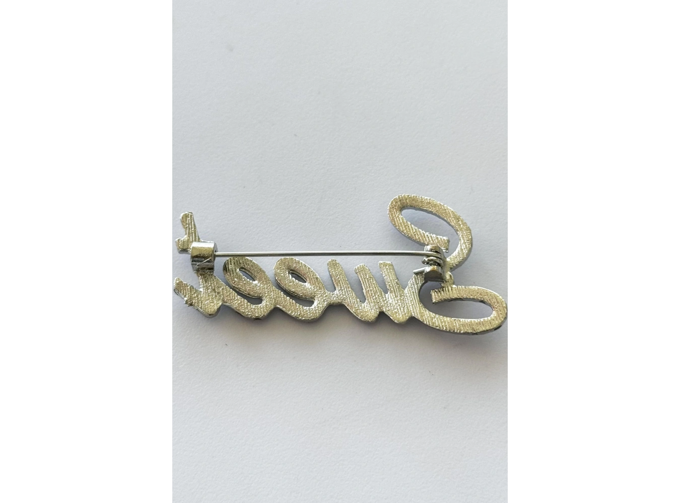 Gümüş Renk Sweet Yazılı Taşlı Broş