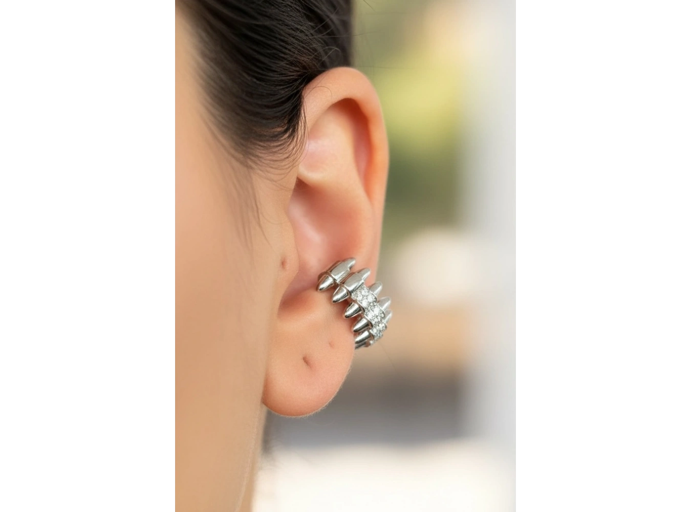 Gümüş Renk Taş Detaylı 14K Altın Kaplama TX Ear Cuff (Tek)