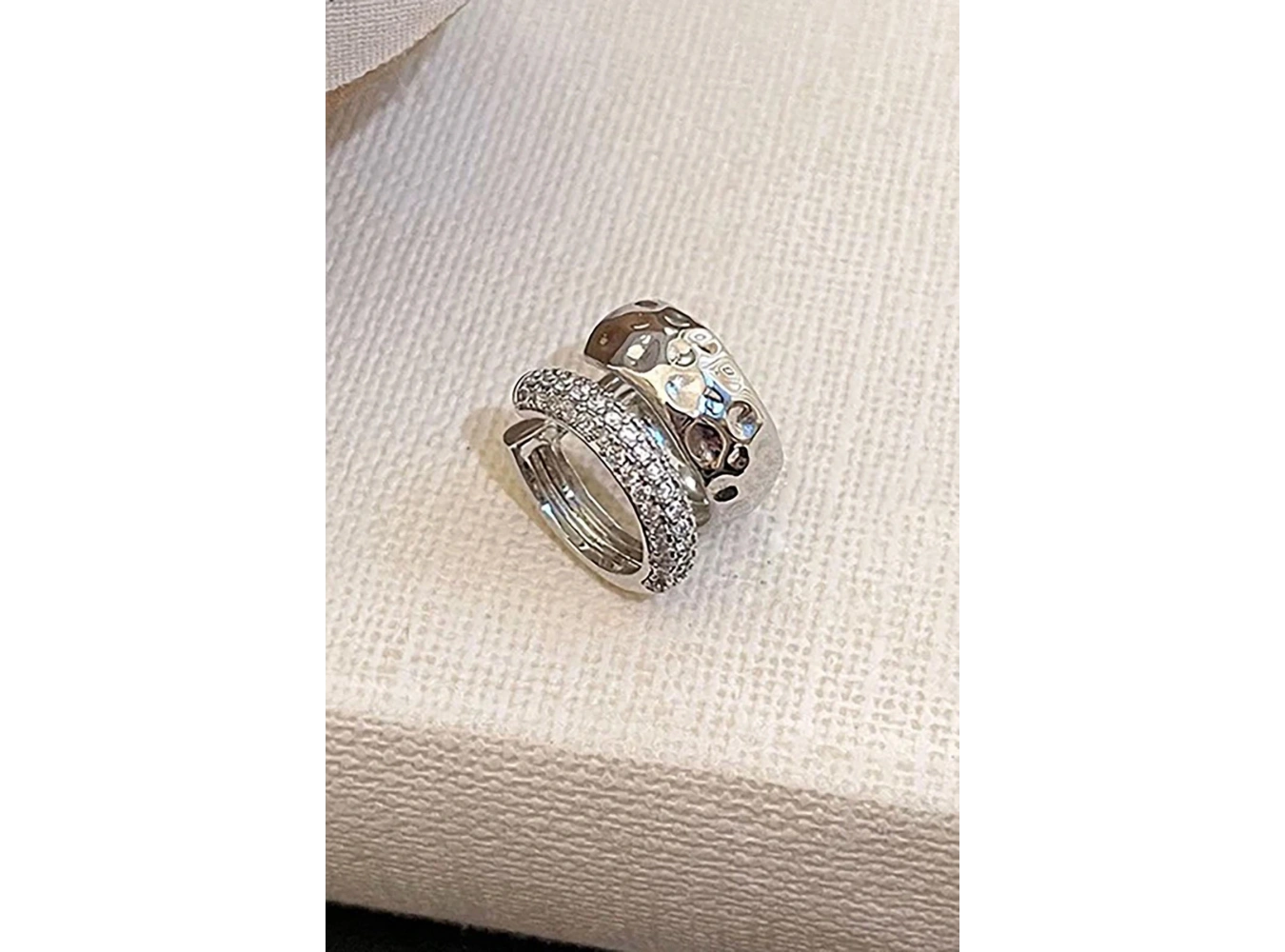 Gümüş Renk Taş Detaylı 14K Altın Kaplama TX Ear Cuff (Tek)