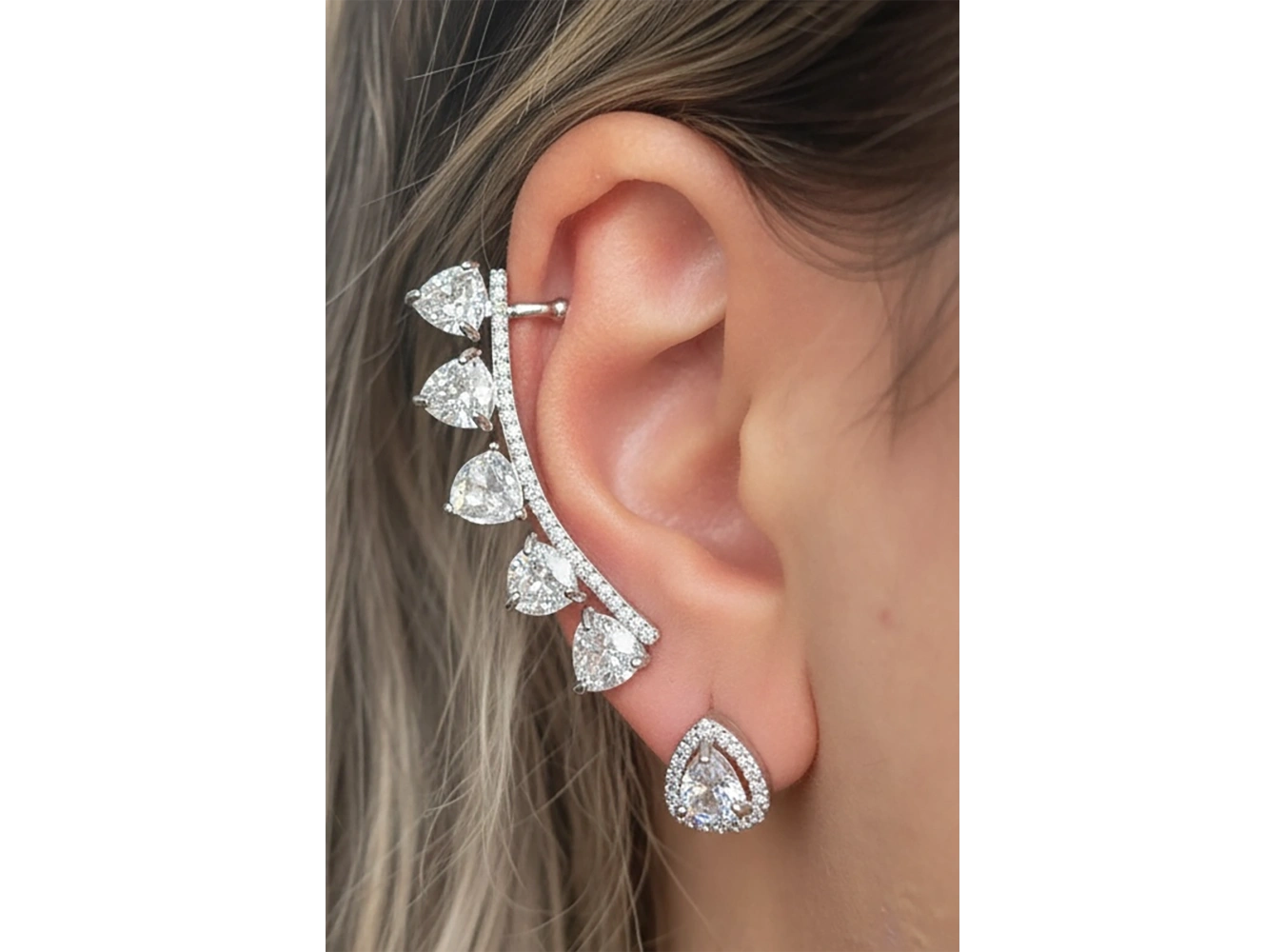 Gümüş Renk Taş Detaylı 14K Altın Kaplama TX Ear Cuff Ve Küpe Set (Tek)