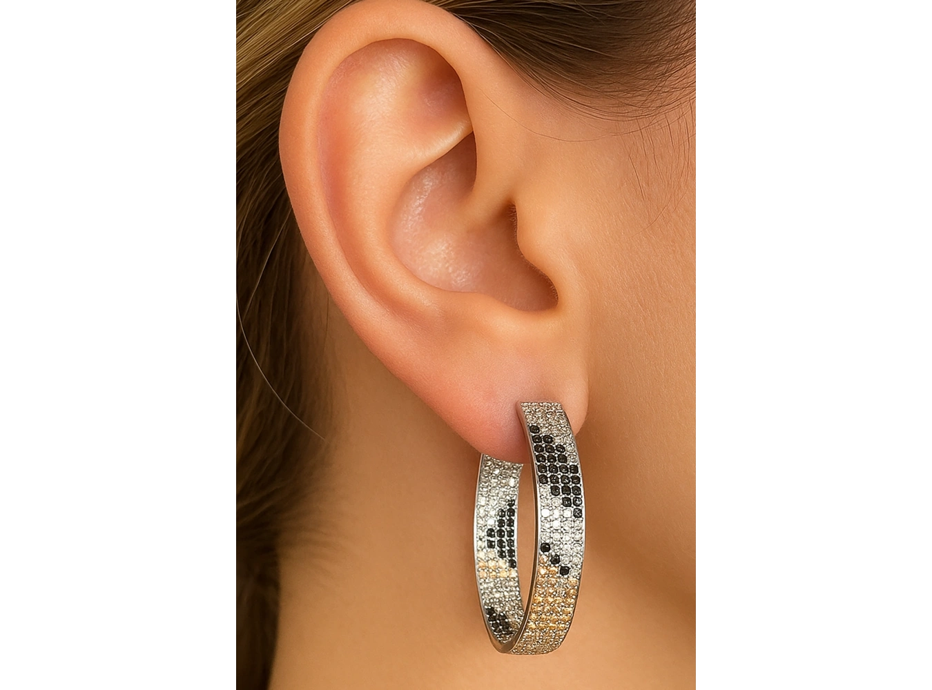 Gümüş Renk Taş Detaylı 14K Altın Kaplama TX Halka Küpe (Çift)