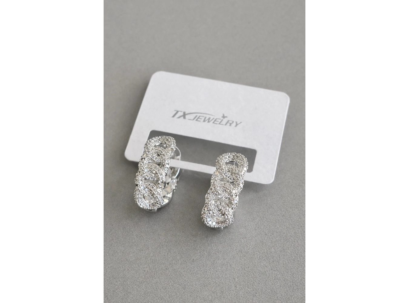 Gümüş Renk Taş Detaylı 14K Altın Kaplama TX Halka Küpe (Çift)