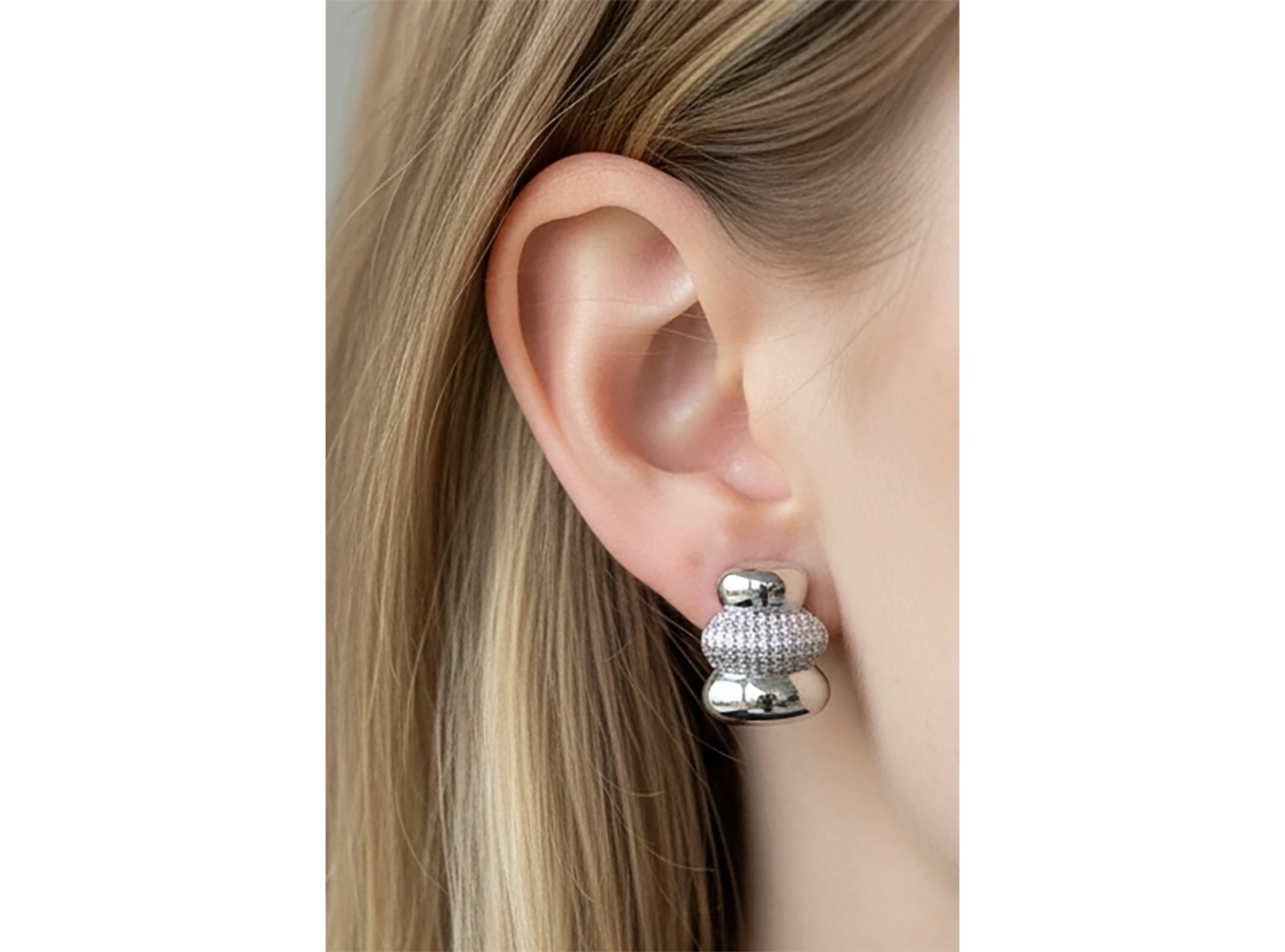 Gümüş Renk Taş Detaylı 14K Altın Kaplama TX Küpe (Çift)