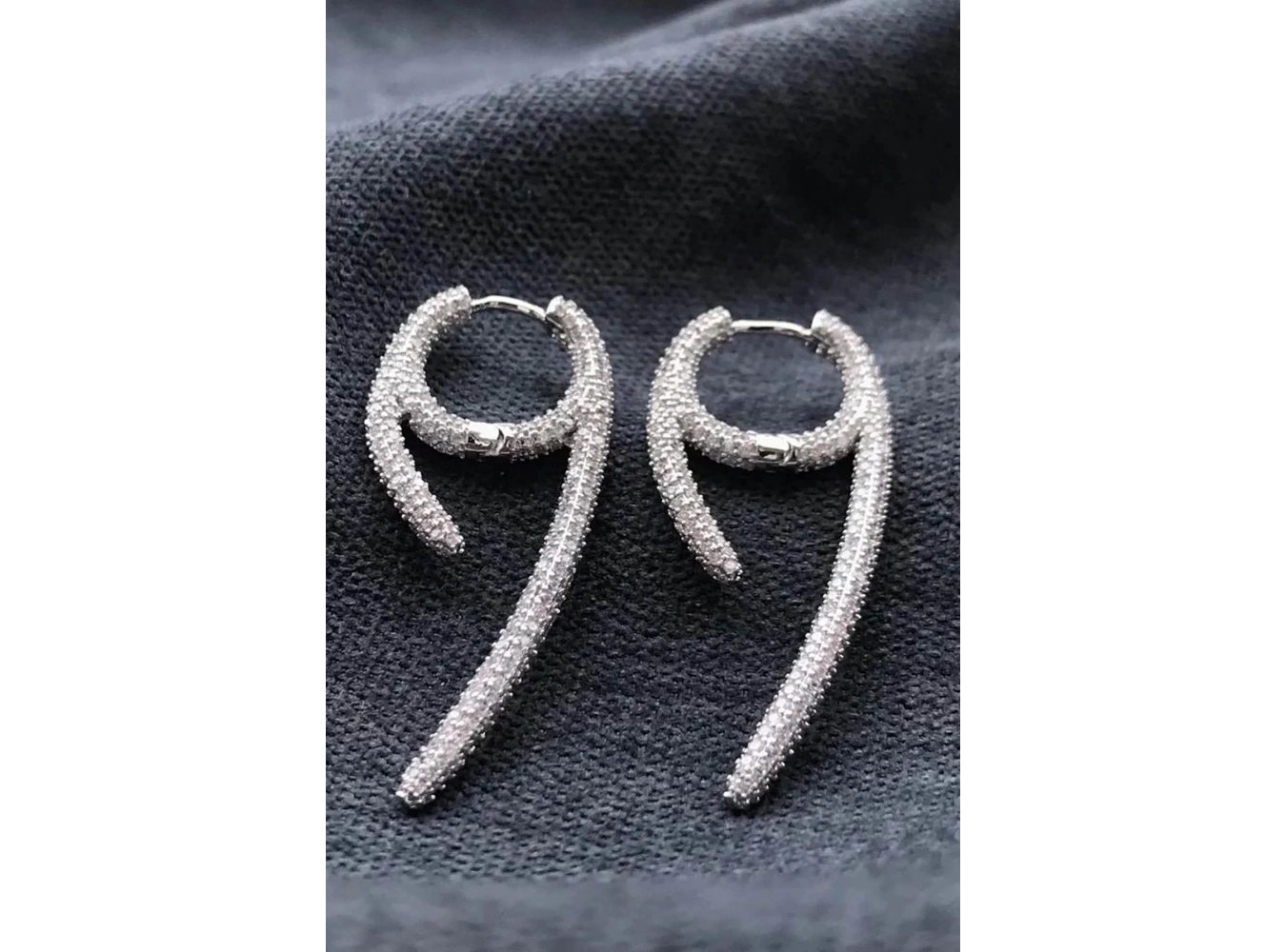 Gümüş Renk Taş Detaylı 14K Altın Kaplama TX Küpe (Çift)