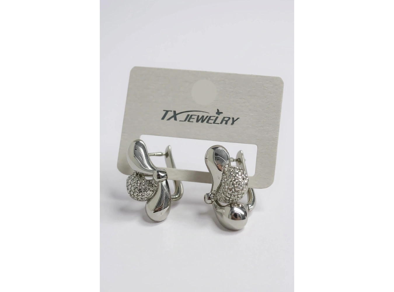 Gümüş Renk Taş Detaylı 14K Altın Kaplama TX Küpe (Çift)