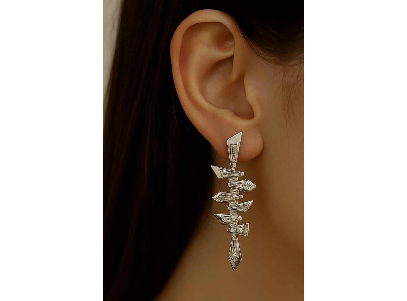 Gümüş Renk Taş Detaylı 14K Altın Kaplama TX Küpe (Çift)