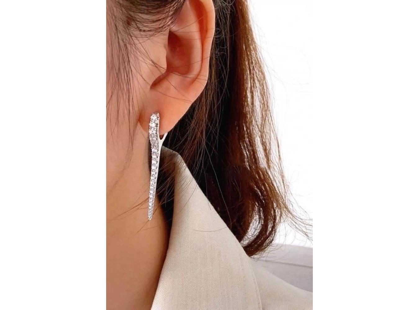 Gümüş Renk Taş Detaylı 14K Altın Kaplama TX Küpe (Çift)