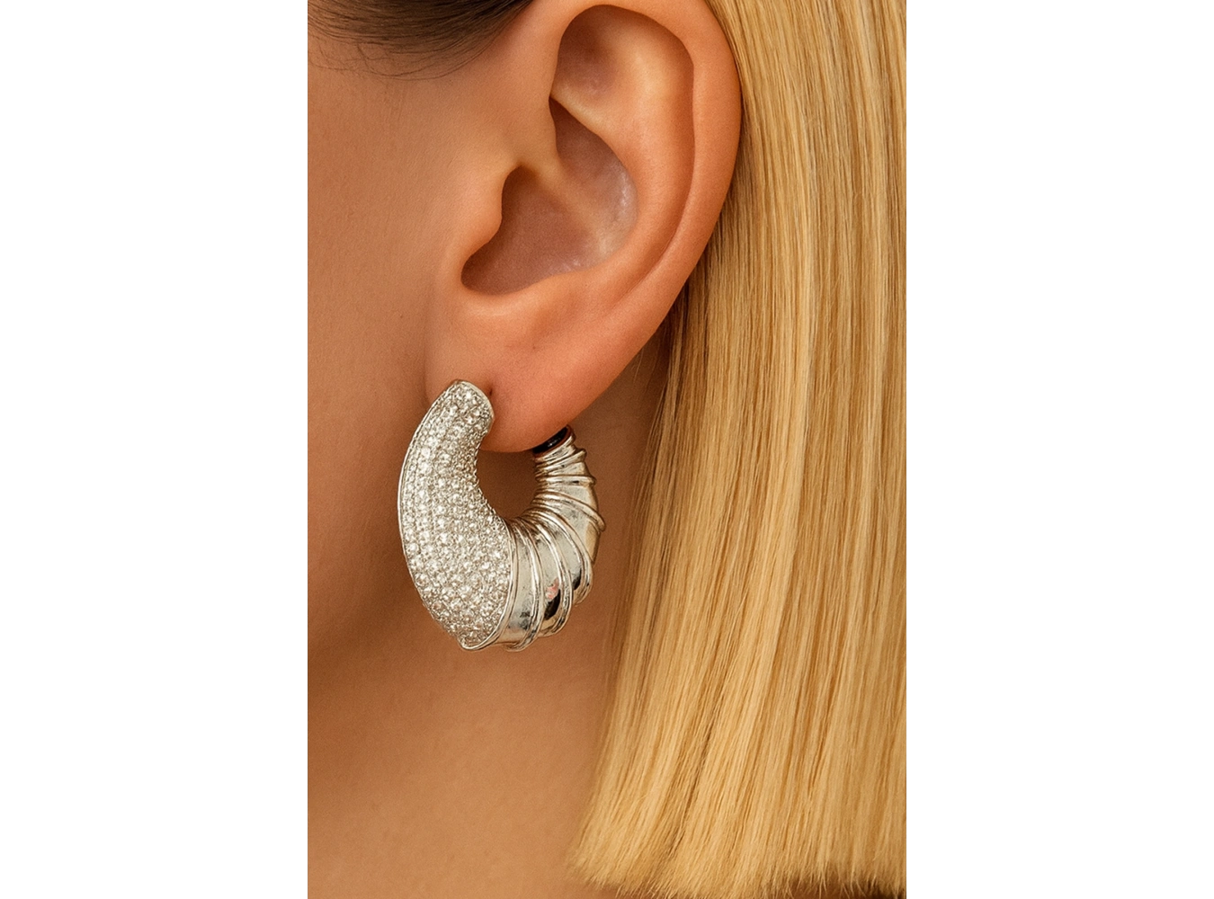 Gümüş Renk Taş Detaylı 14K Altın Kaplama TX Küpe (Çift)