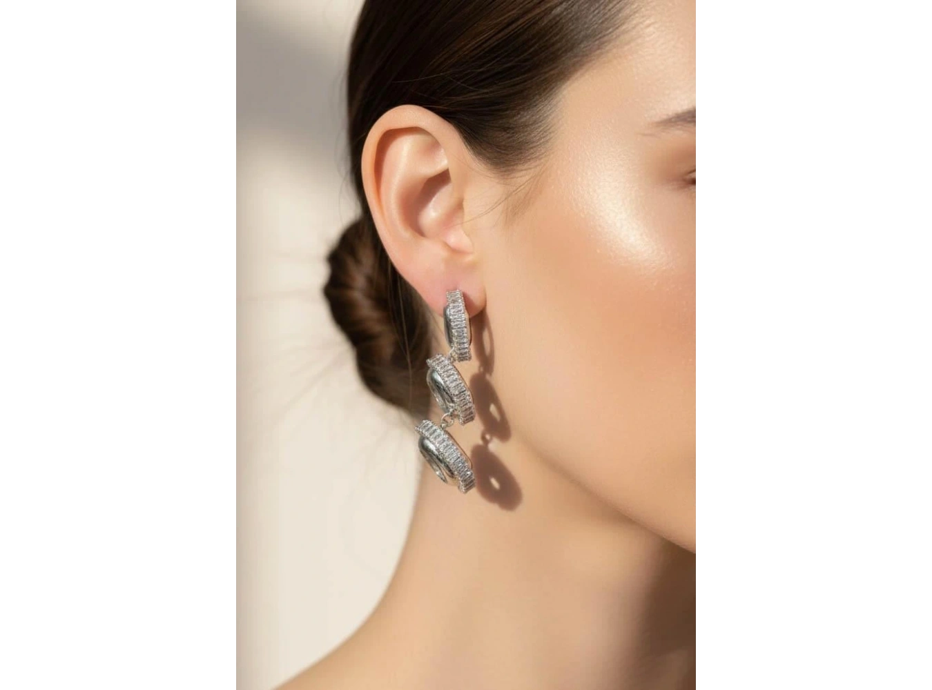 Gümüş Renk Taş Detaylı 14K Altın Kaplama TX Küpe (Çift)