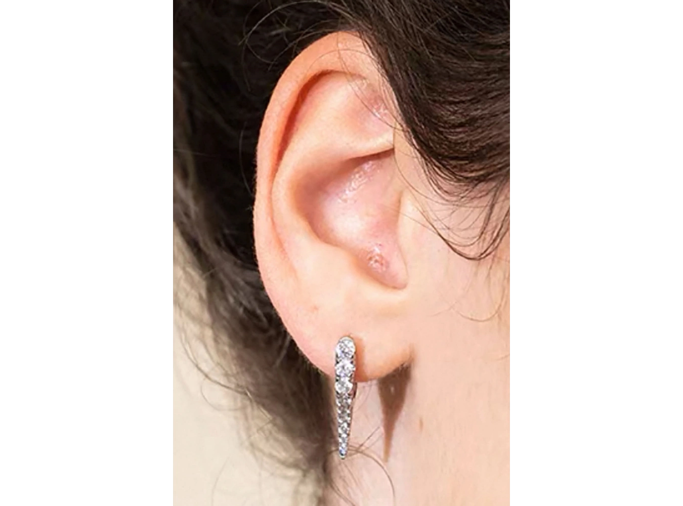 Gümüş Renk Taş Detaylı 14K Altın Kaplama TX Küpe (Çift)