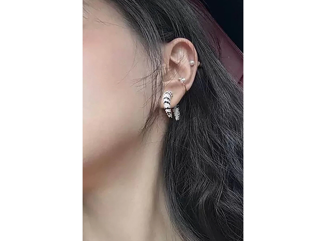 Gümüş Renk Taş Detaylı 14K Altın Kaplama TX Küpe (Çift)