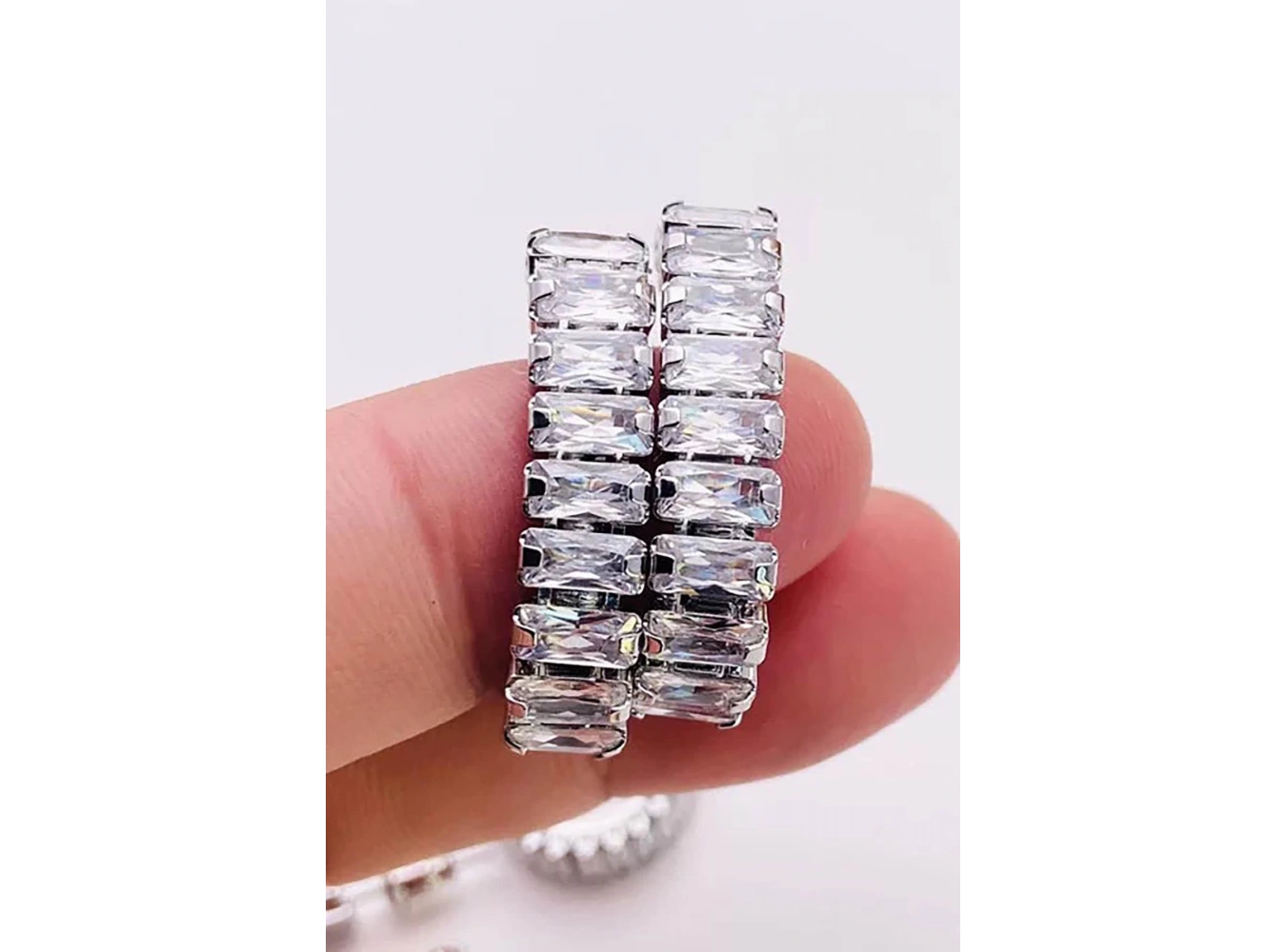 Gümüş Renk Taş Detaylı 14K Altın Kaplama TX Küpe (Çift)