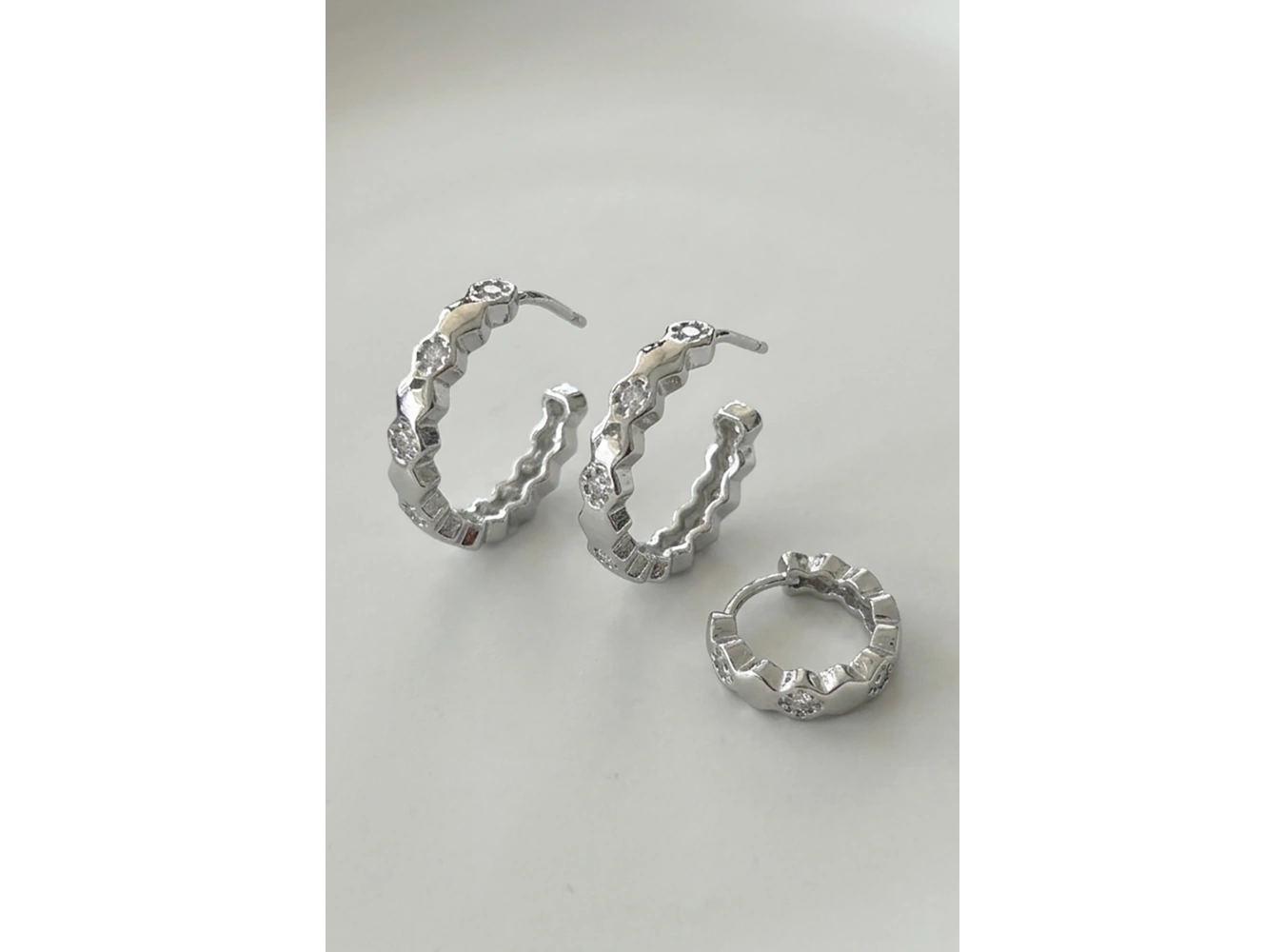 Gümüş Renk Taş Detaylı 3lü YSX Küpe Set